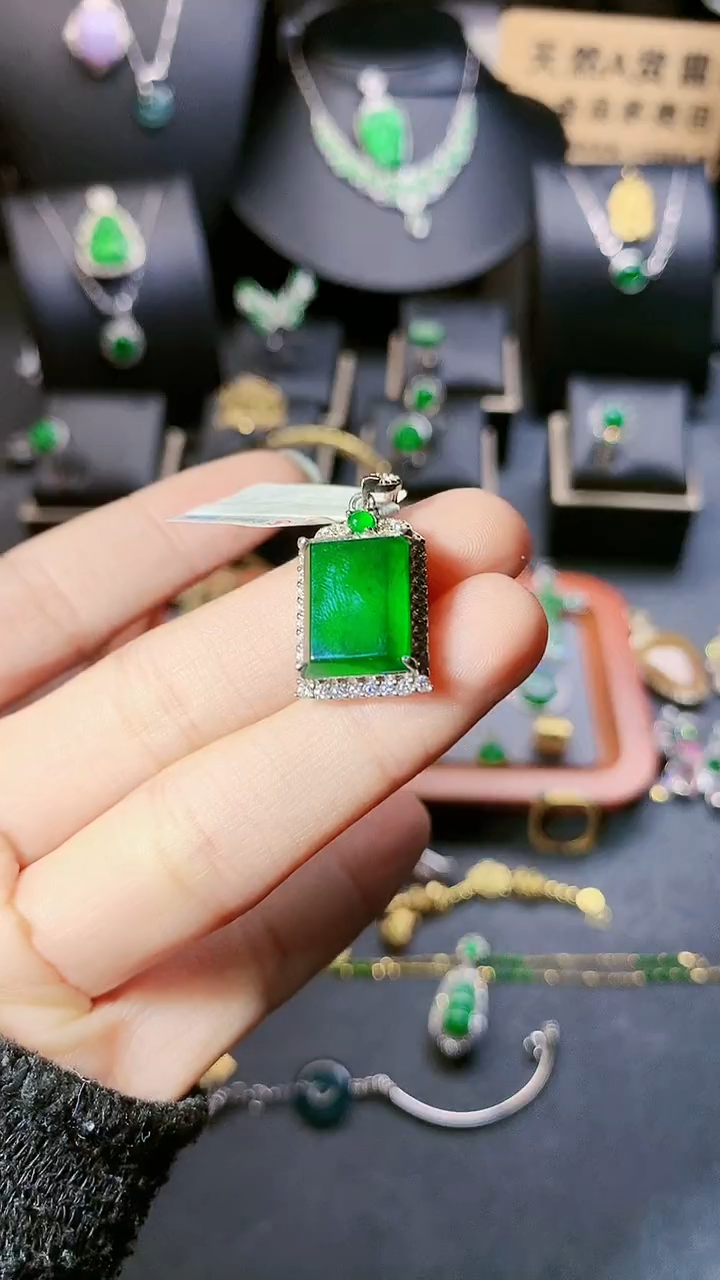 【闪购商品】翡翠吊坠(赠链)银S925镶嵌吊坠