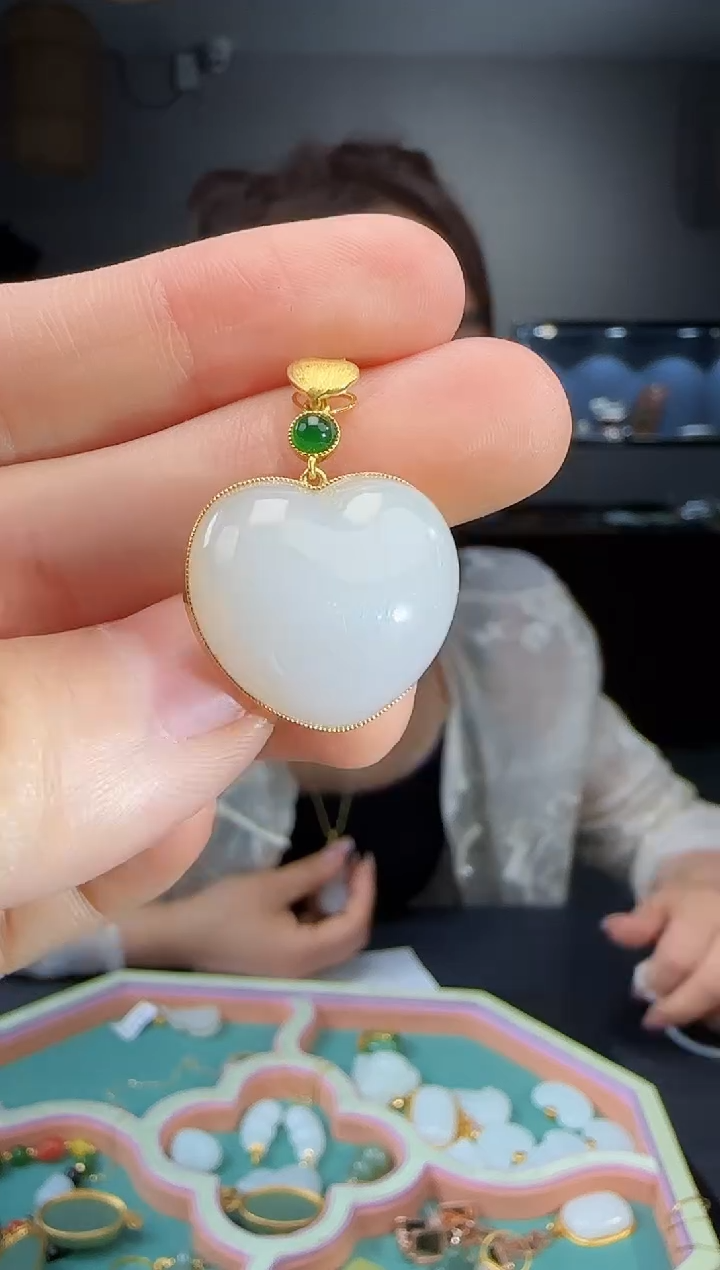 和田玉18K金镶嵌吊坠(不含链)1