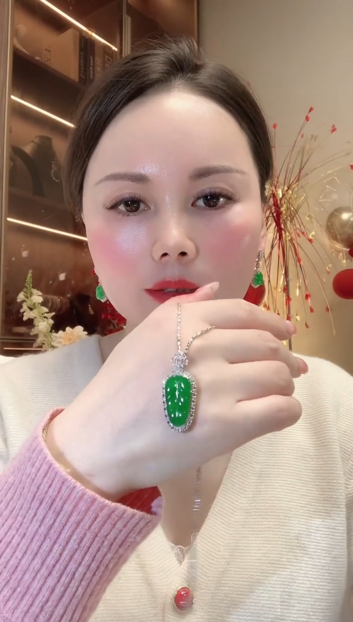 【闪购商品】翡翠吊坠(不含链)18K金镶嵌C46   