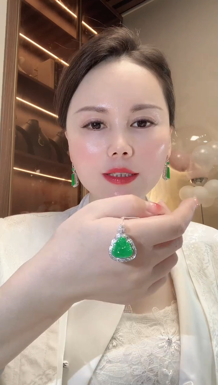 【闪购商品】翡翠吊坠(不含链)18K金镶嵌C4 