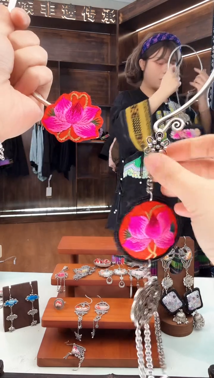 【闪购商品】织绣L119蚩梦苗族古绣