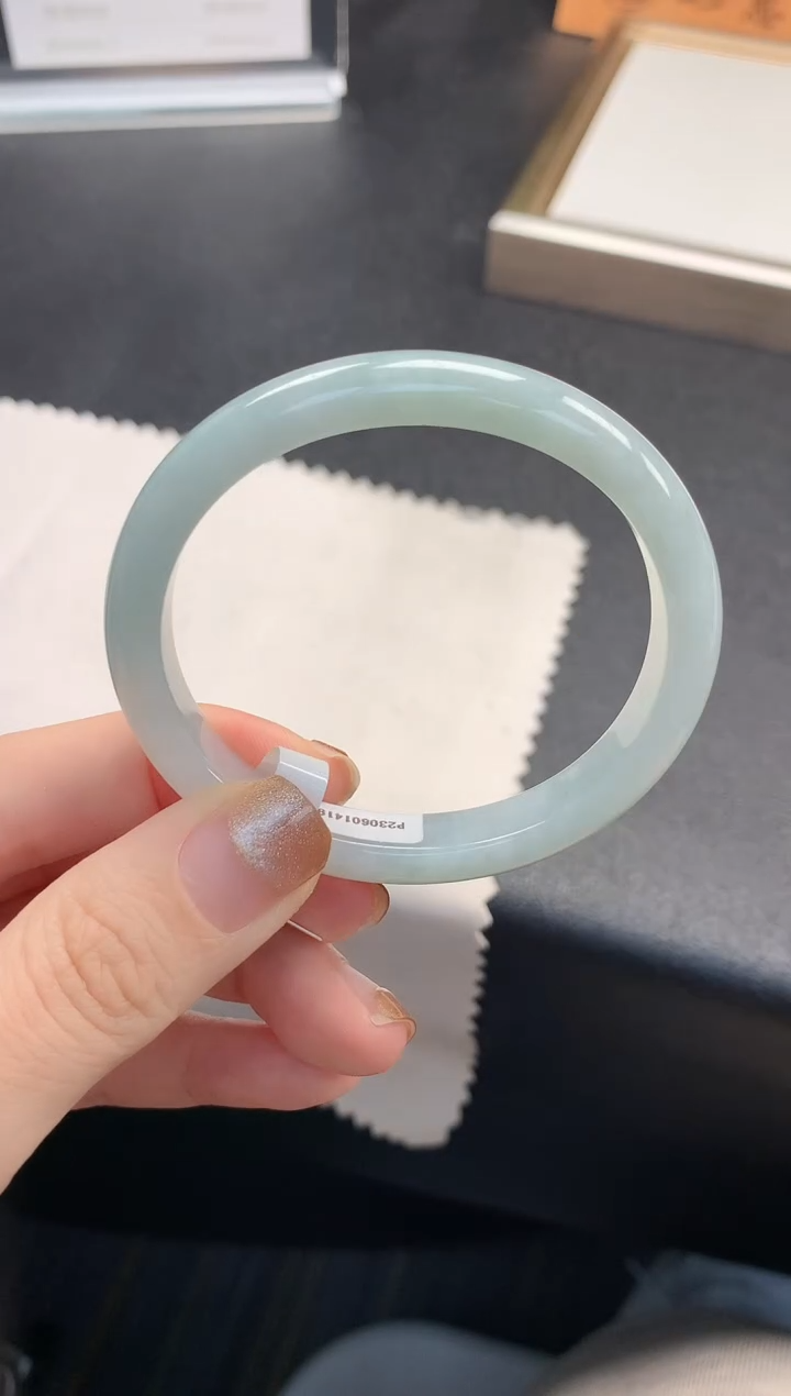 【闪购商品】翡翠未镶嵌手镯........