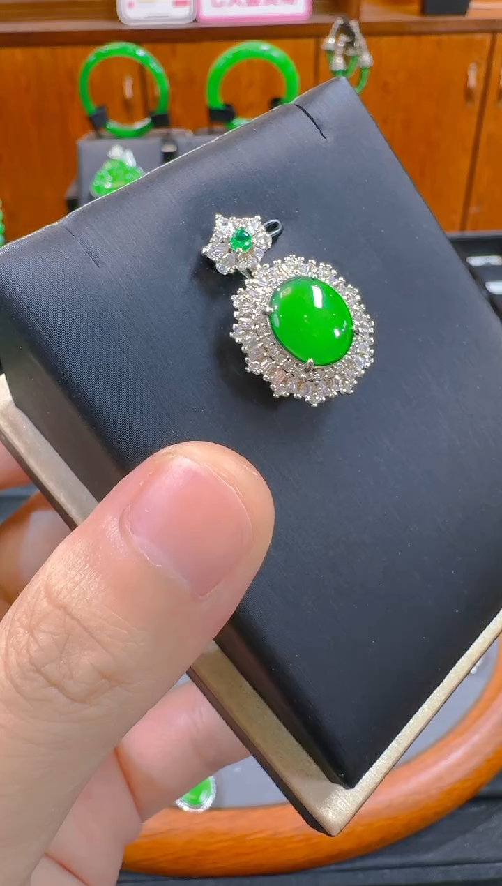 翡翠未镶嵌吊坠(赠链)天然A货翡翠