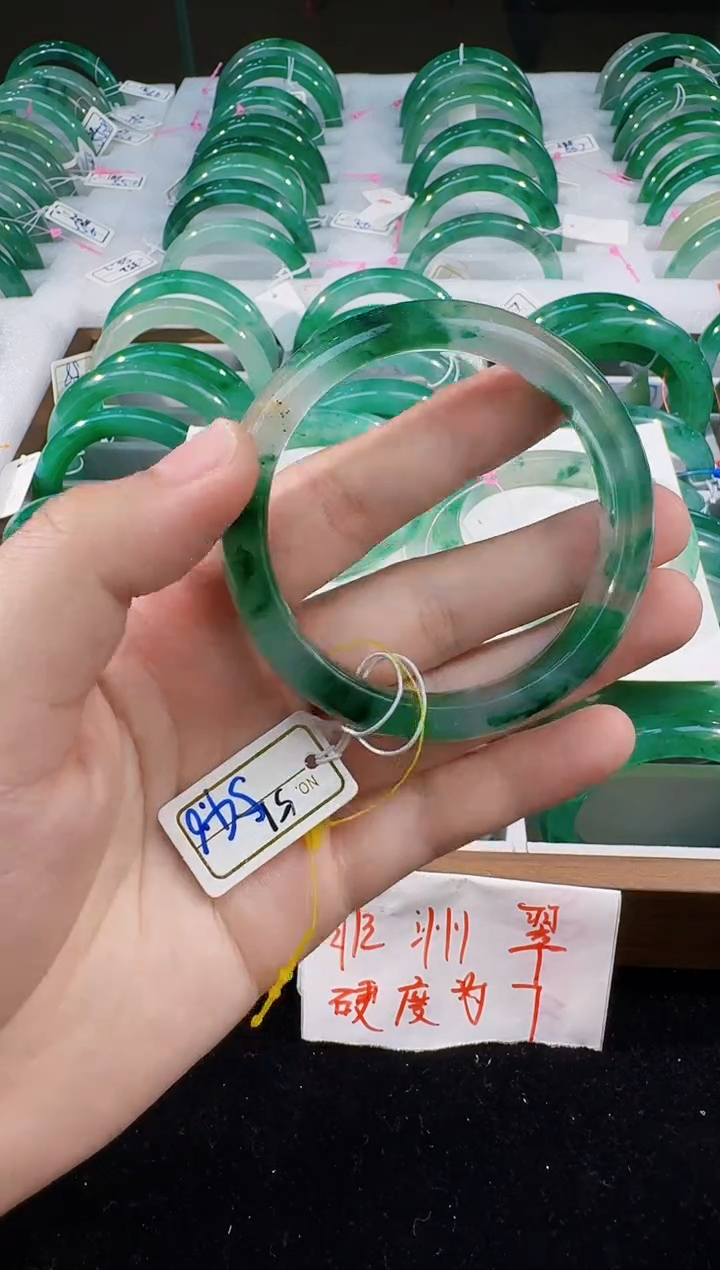 【闪购商品】石英质玉手镯未镶嵌51