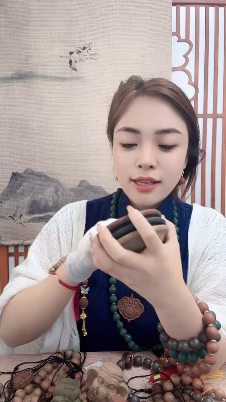 泥塑玫瑰香方盘子