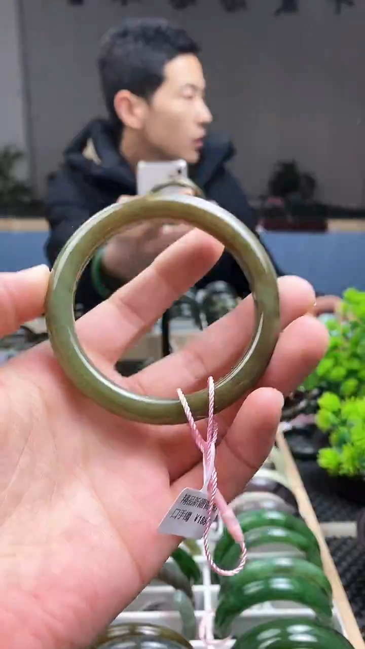 【闪购商品】和田玉手镯未镶嵌60