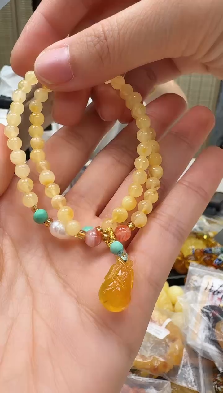 未镶嵌琥珀裸石如图