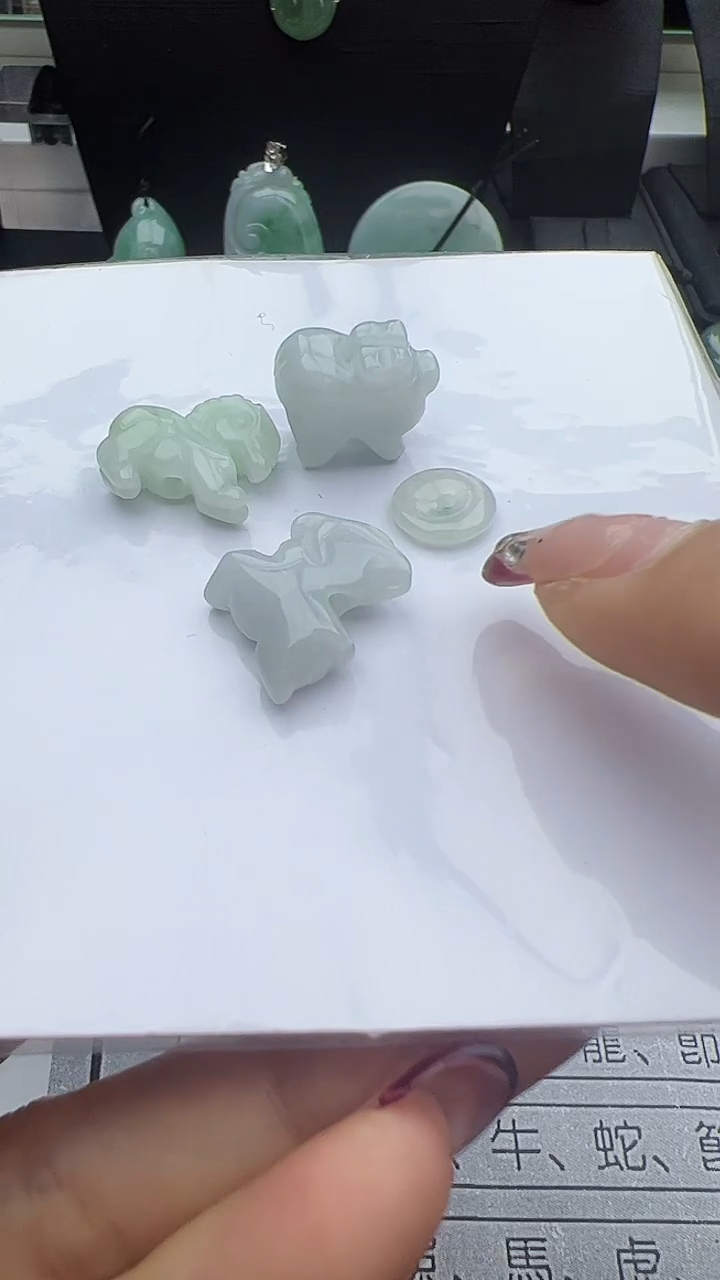 【闪购商品】翡翠挂件未镶嵌生肖猪，狗，羊