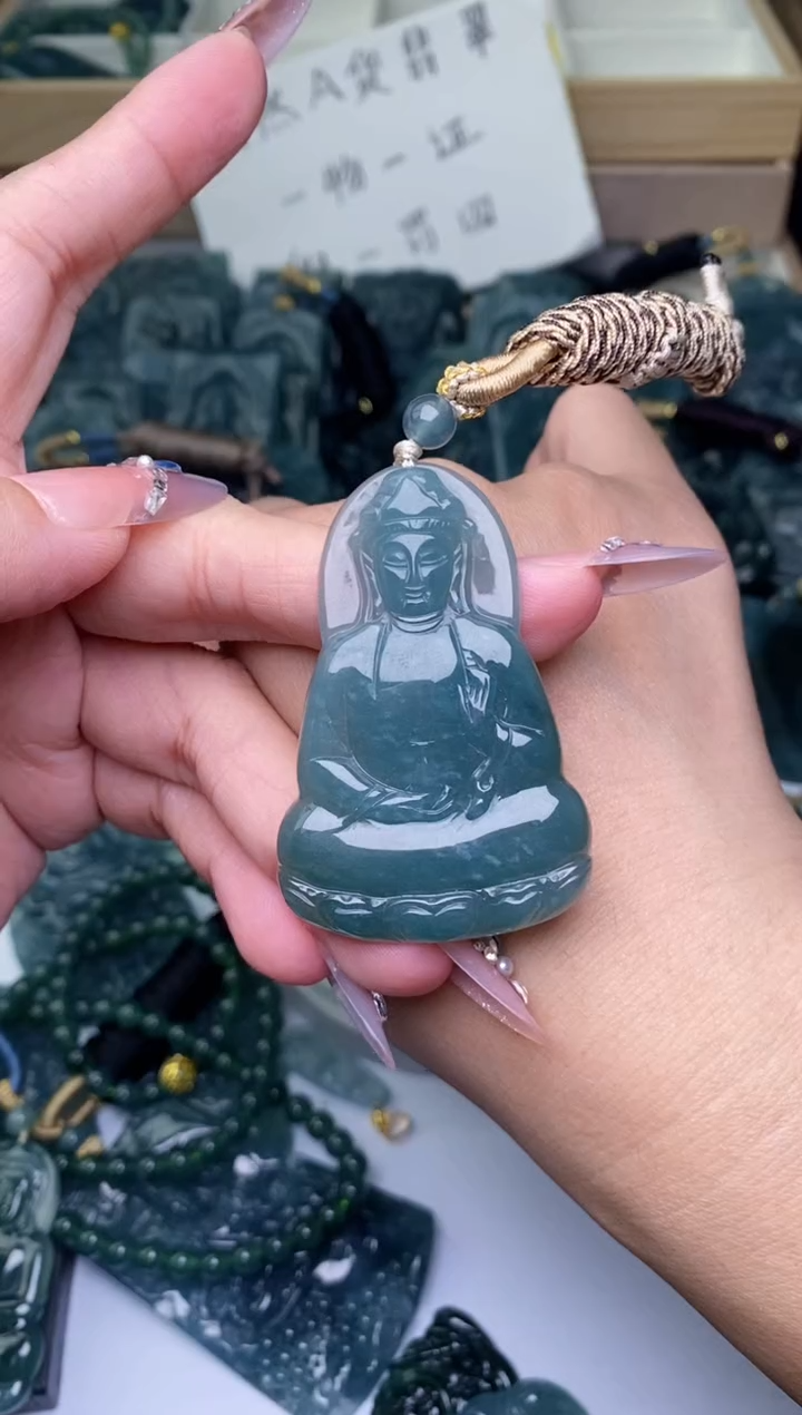 颈饰未镶嵌翡翠          