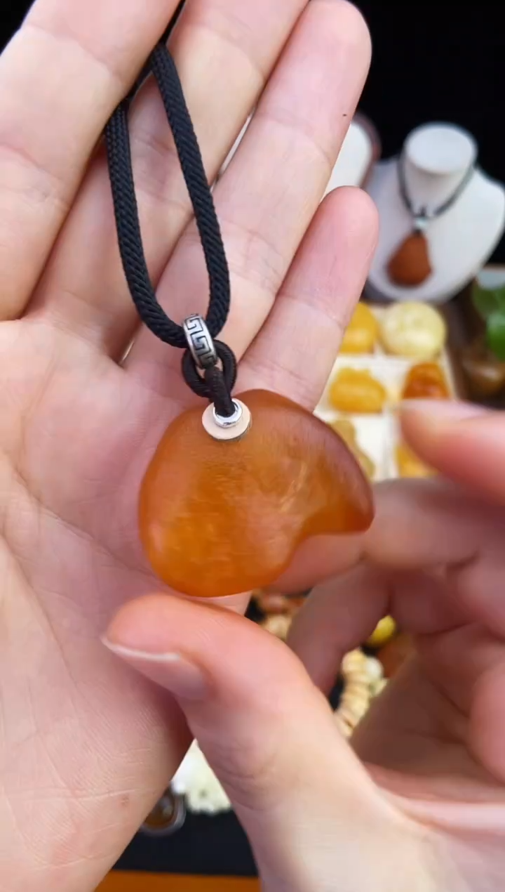 琥珀未镶嵌珠宝奇石柒月