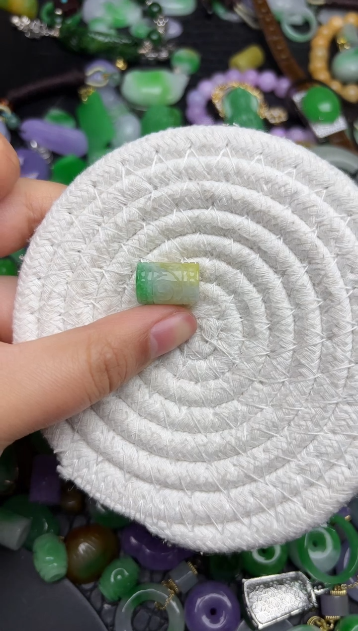 颈饰未镶嵌翡翠缅甸翡翠吊坠