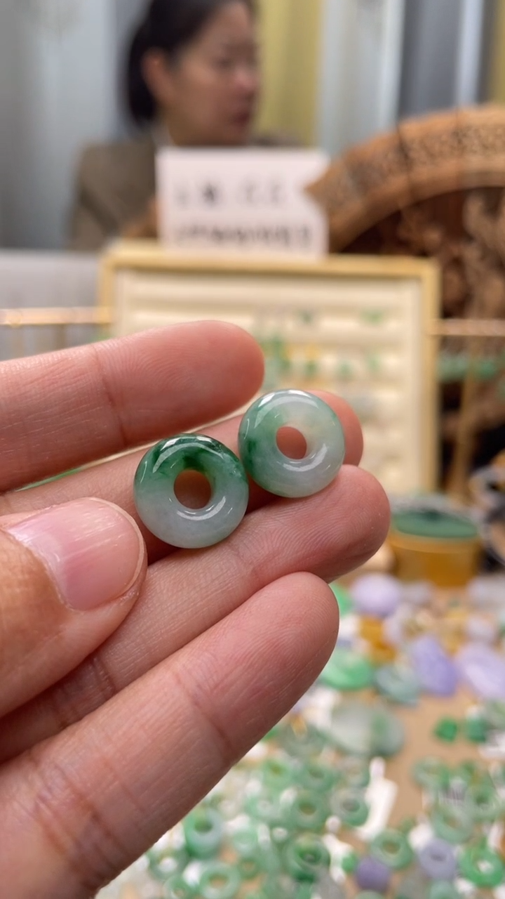 颈饰未镶嵌翡翠一***小甜甜圈一对