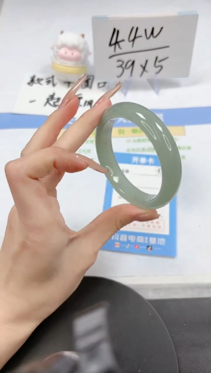 【闪购商品】石英质玉手镯未镶嵌A305-55..2