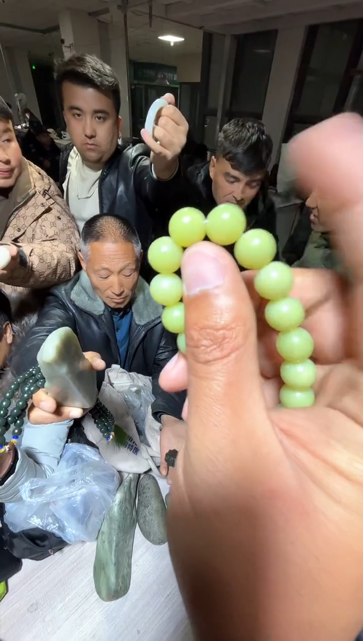 未镶嵌和田玉（糖玉）挂件和田玉