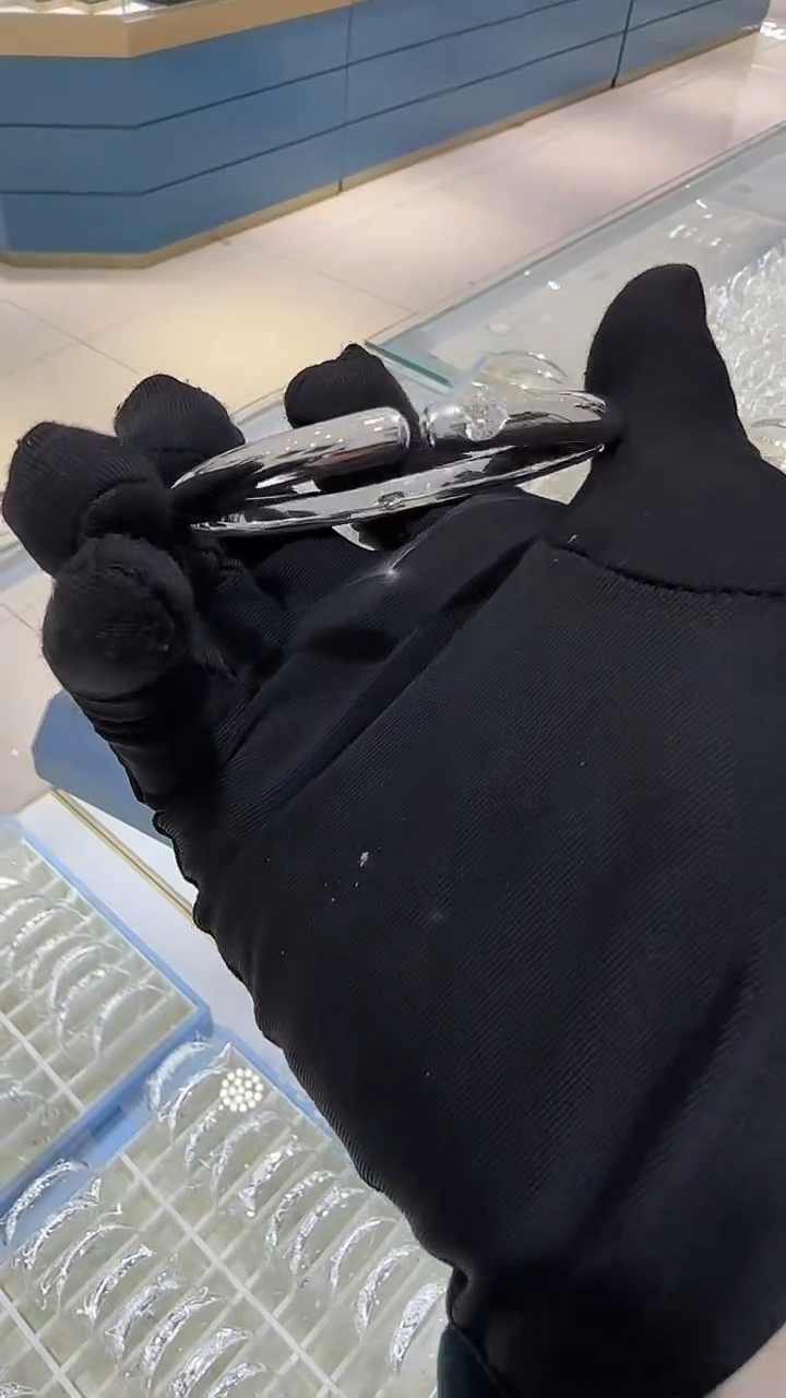 珐琅足银点钻手镯爱心