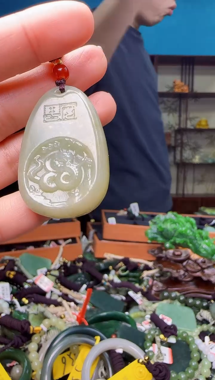 颈饰未镶嵌和田玉1