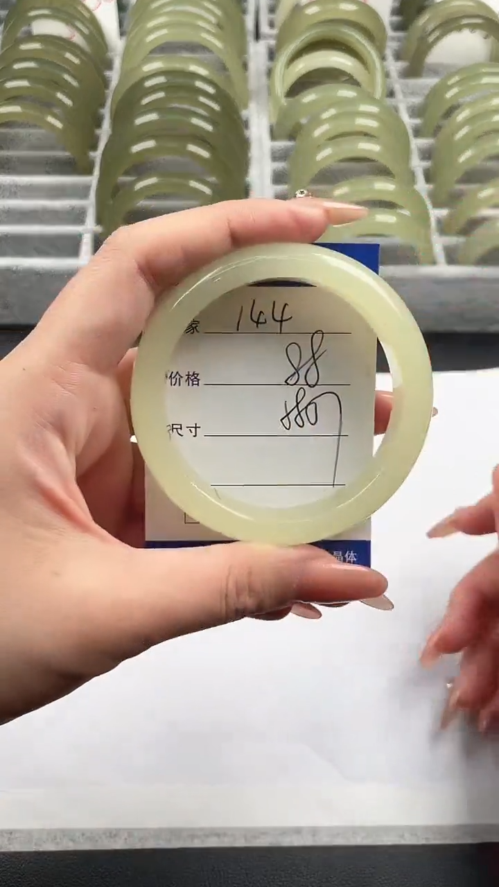 未镶嵌手镯石英质玉浓蜂蜜