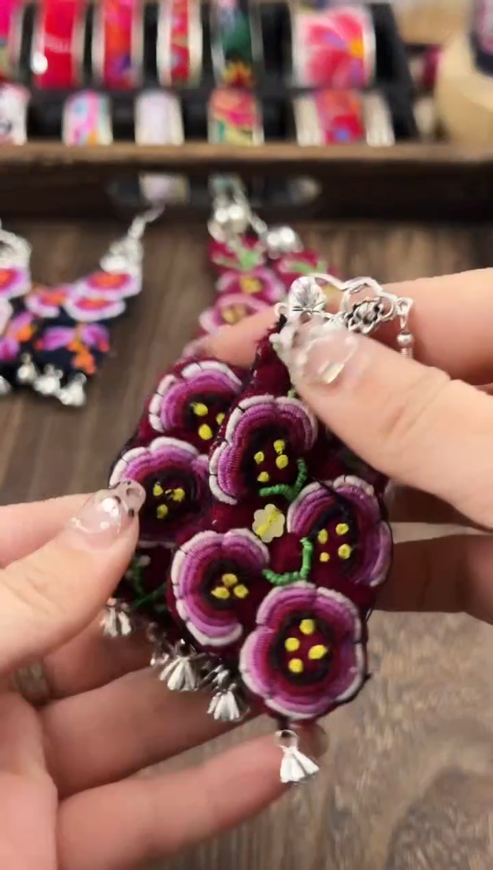 【闪购商品】织绣民族风老绣饰品404