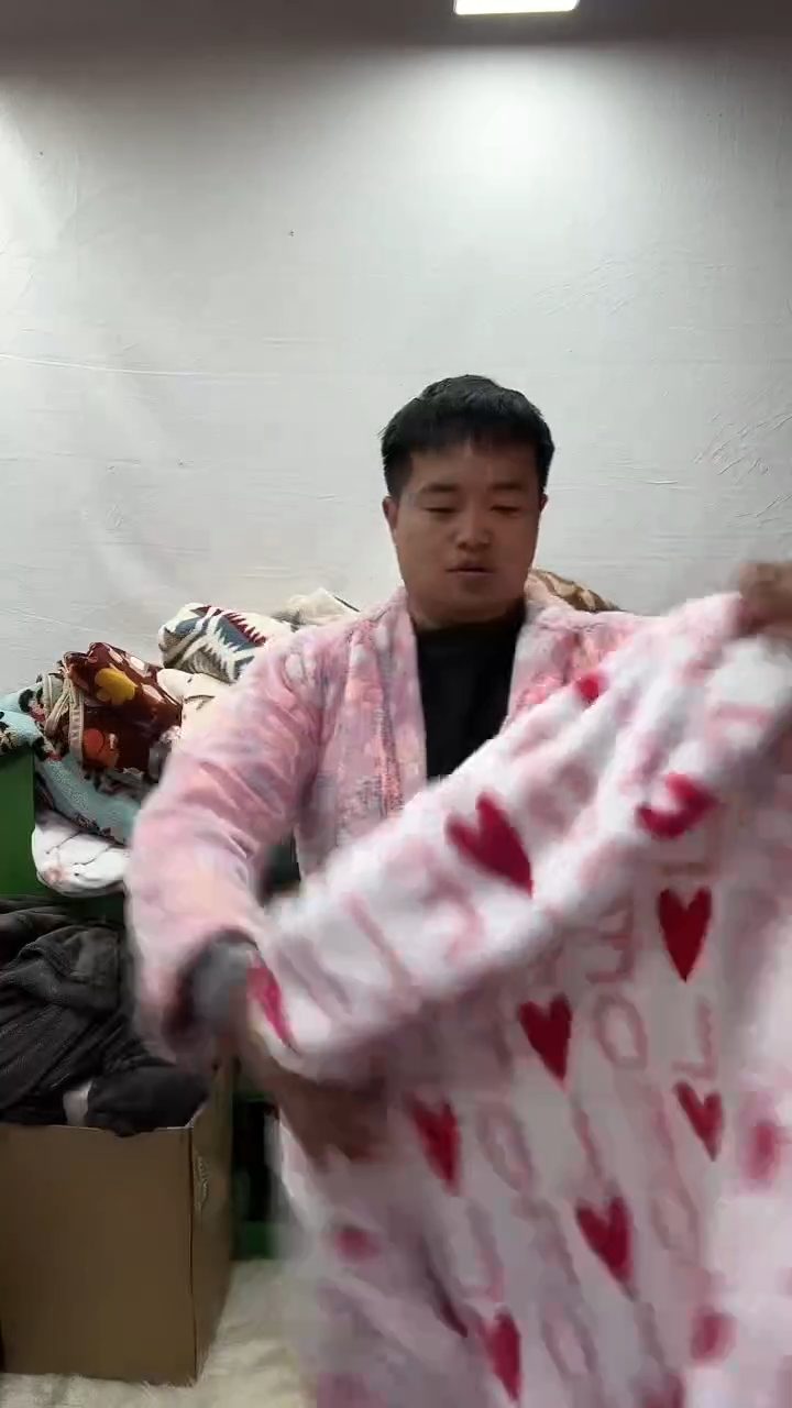 聚酯纤维1.5*1.8爱心白瑕疵2条