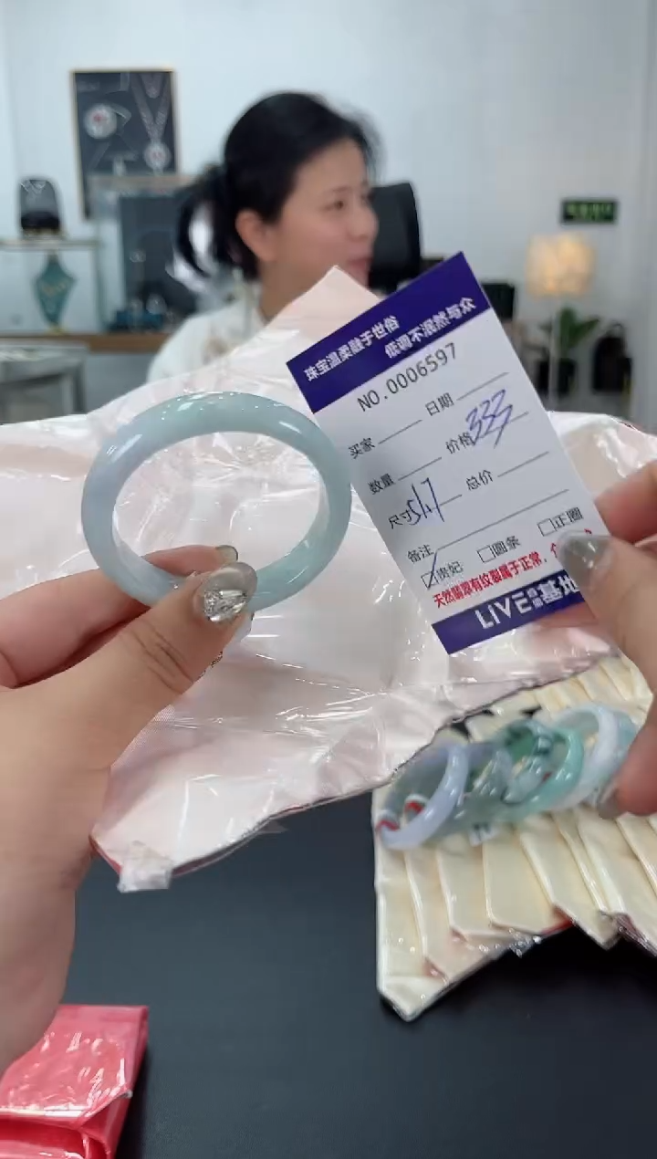 【闪购商品】翡翠手镯未镶嵌天然翡翠A货