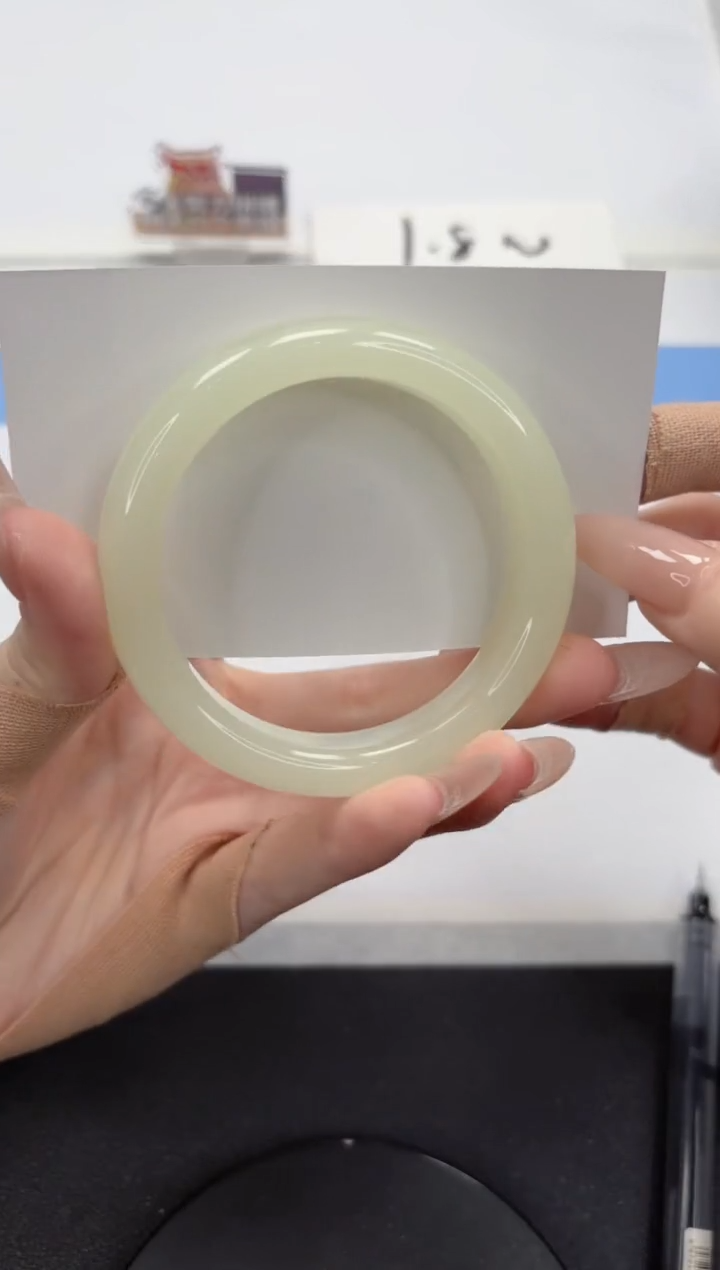 【闪购商品】石英质玉手镯未镶嵌A305-56.3