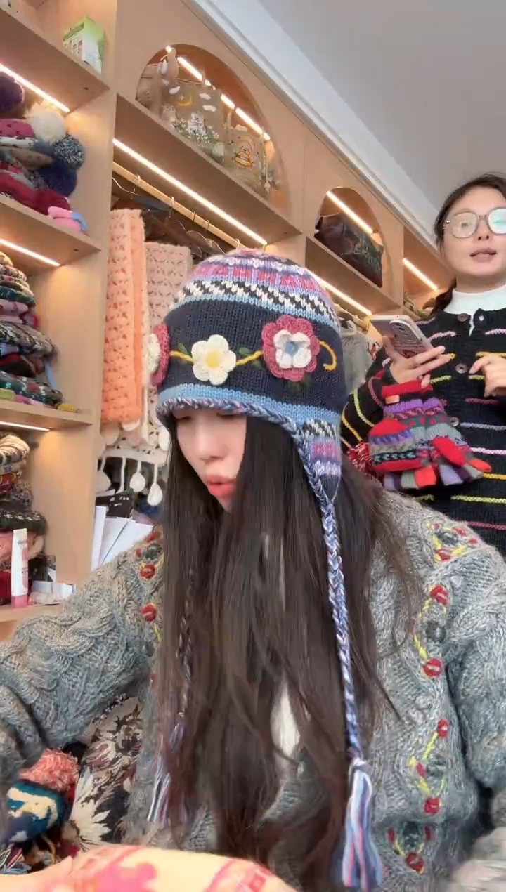 羊毛美利奴蓝色立体花护耳帽