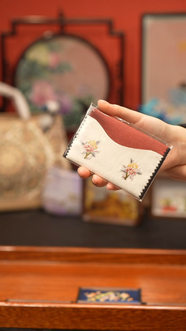 刺绣非遗手工绒花饰品