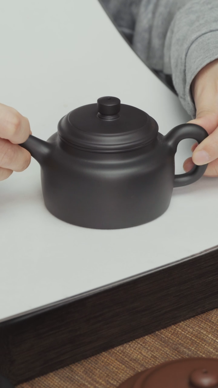 【闪购商品】紫砂茶壶紫泥-半手-德钟-180cc