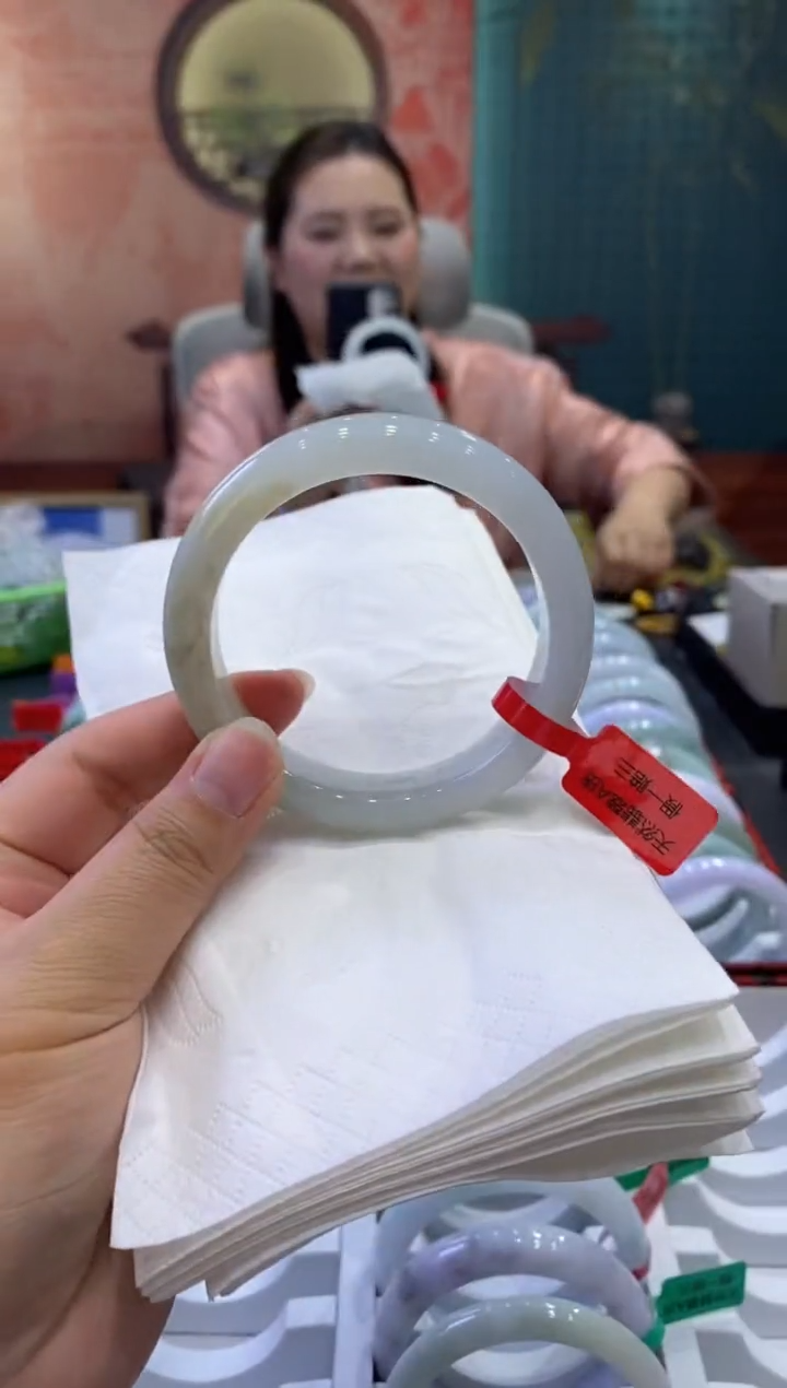 【闪购商品】翡翠手镯未镶嵌多人0005940