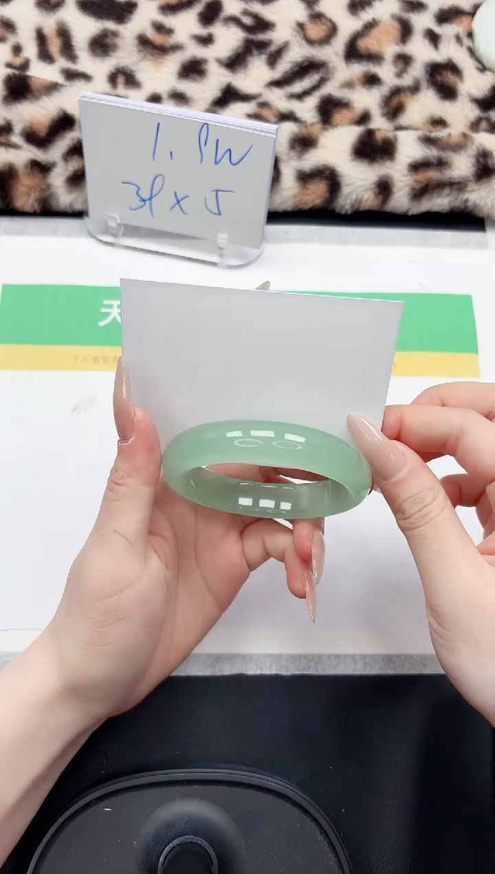 【闪购商品】石英质玉手镯未镶嵌239-57