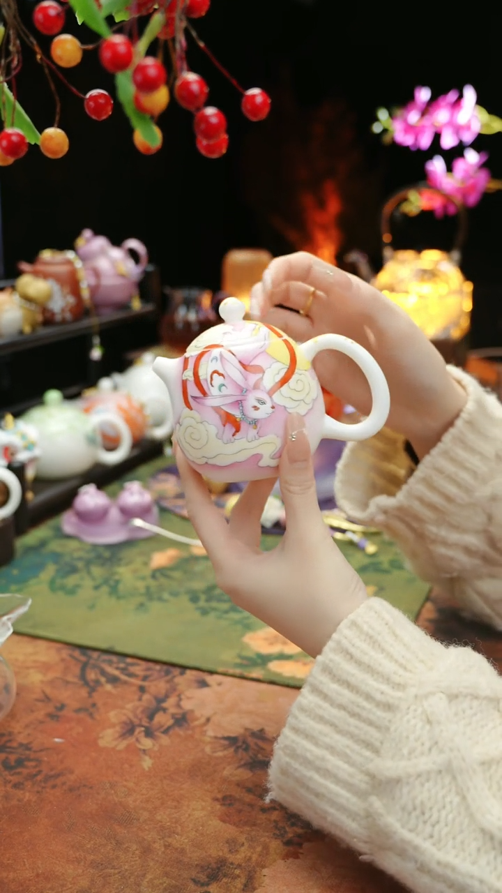 【闪购商品】手绘兔兔龙蛋壶180cc@@@@