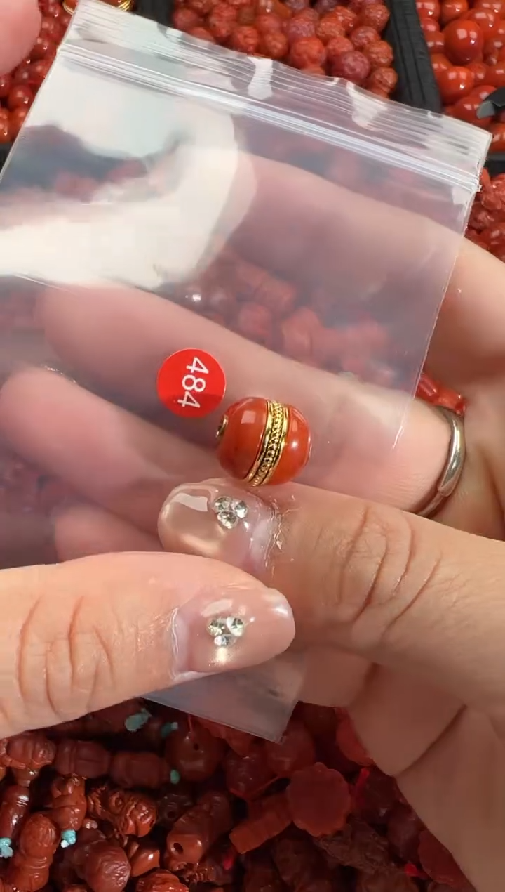 南红玛瑙未镶嵌颈饰1