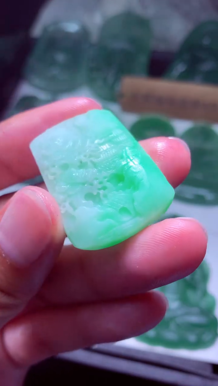 未镶嵌定制翡翠正*天然翡翠A货吊坠 官方基地发货