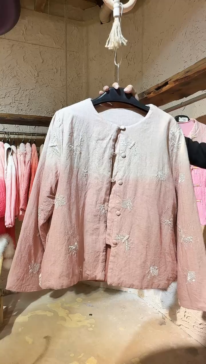 薯莨植物染小花刺绣棉服