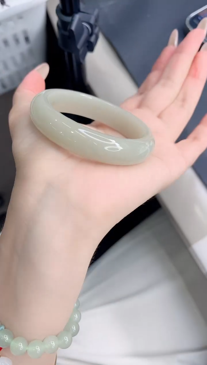 未镶嵌手镯石英质玉227-52.7