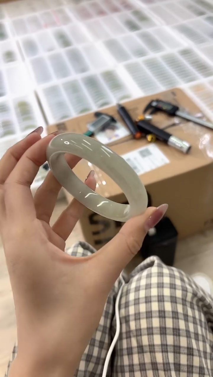 未镶嵌手镯石英质玉148-61D