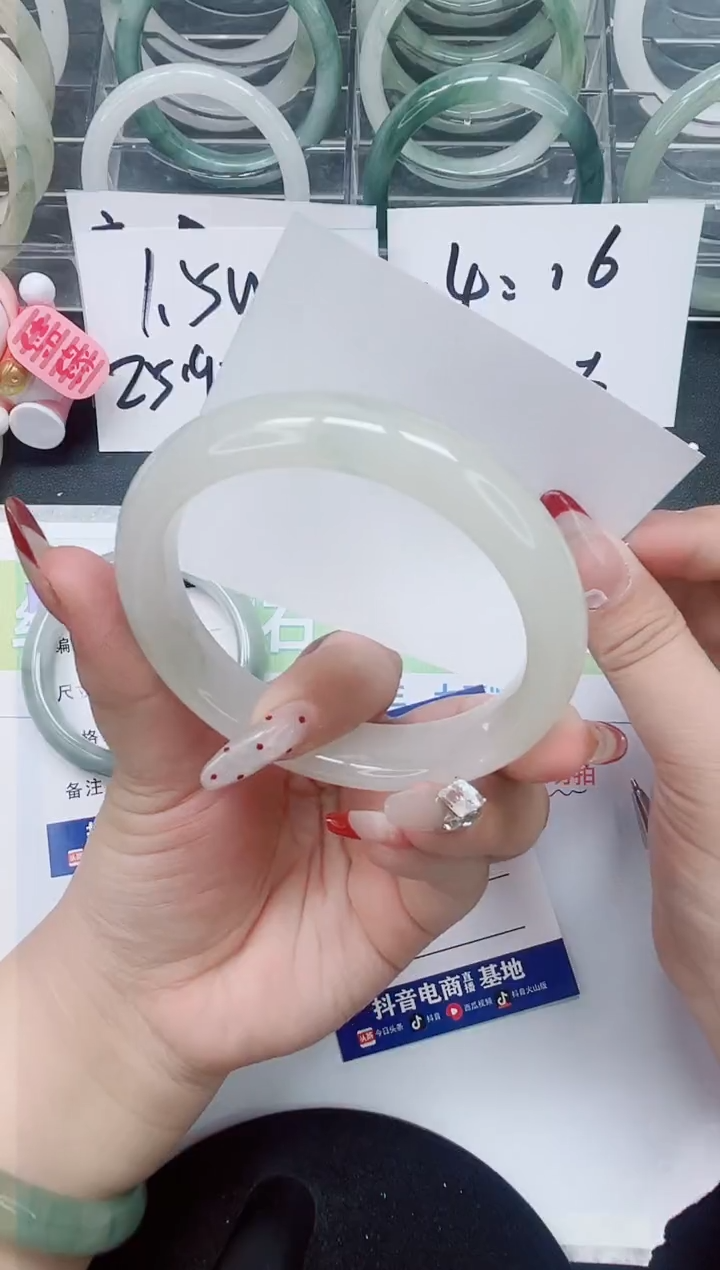 【闪购商品】石英质玉手镯未镶嵌a295