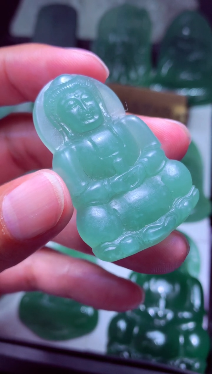 未镶嵌定制翡翠志**远天然翡翠A货吊坠 基地发货多样性发货其一