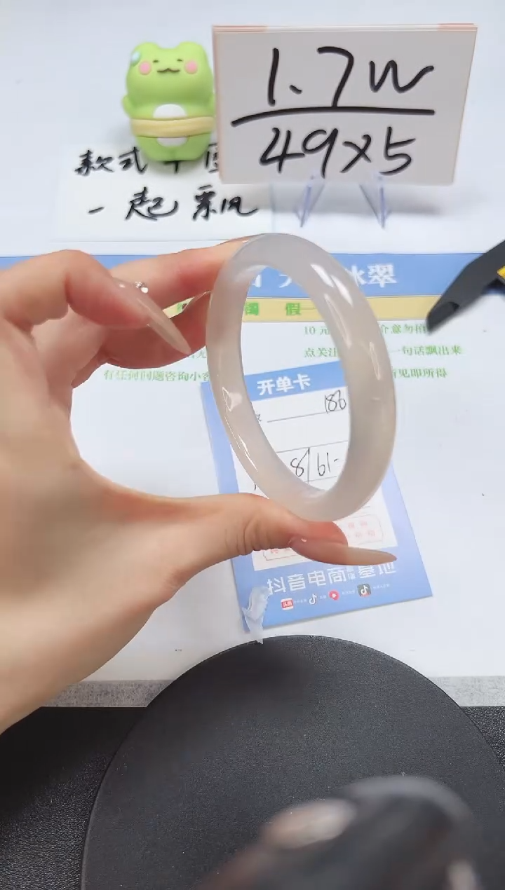 【闪购商品】石英质玉手镯未镶嵌A186-61.0