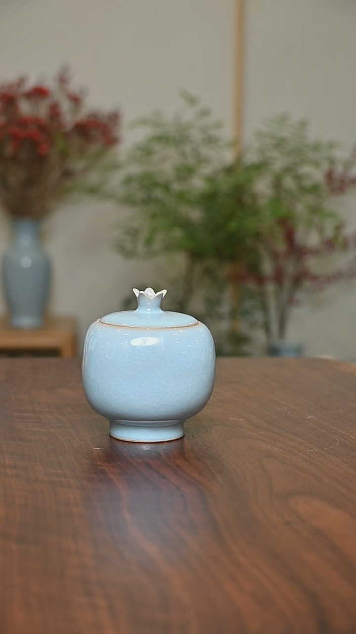 【闪购商品】石榴茶叶罐微瑕天青釉 无款