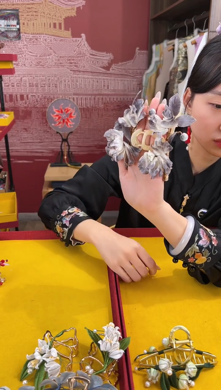 【闪购商品】刺绣 非遗绒花缠花手工（抓夹 ）