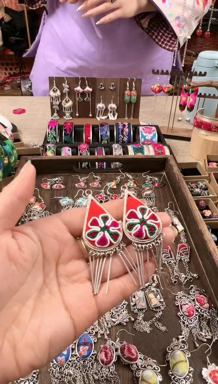 【闪购商品】织绣民族风老绣饰品458