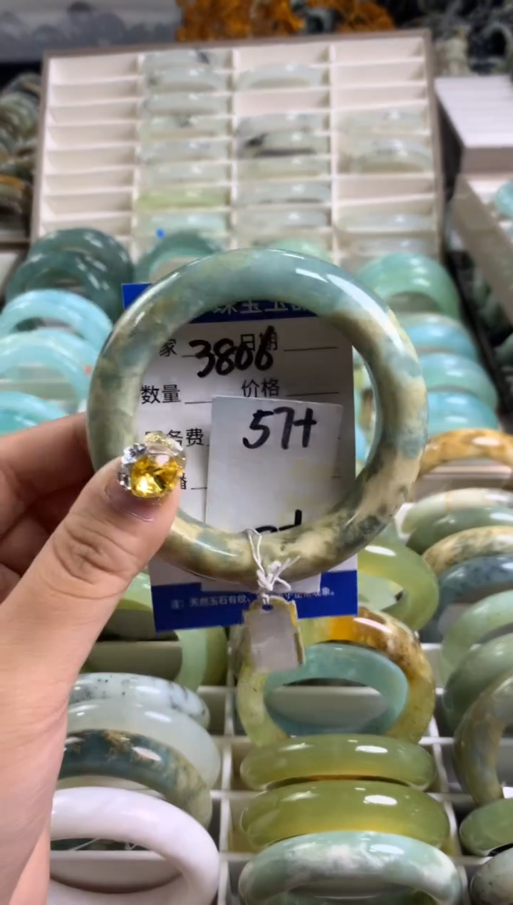 【闪购商品】蛇纹石玉手镯未镶嵌3806