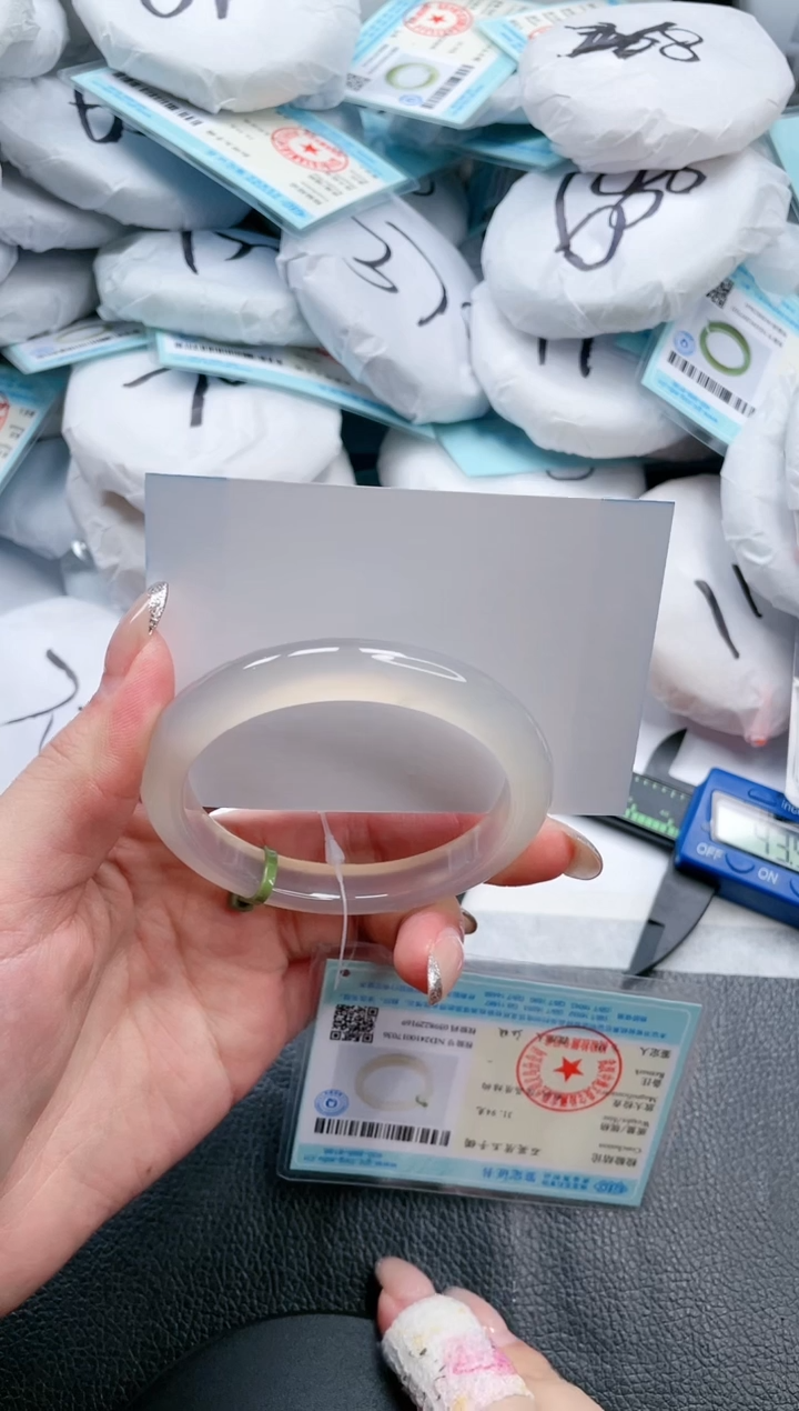 【闪购商品】石英质玉手镯未镶嵌14V283-56