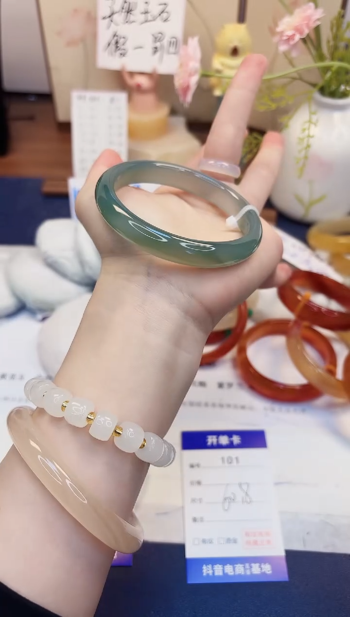 【闪购商品】石英质玉手镯未镶嵌101-玉髓-圈口60