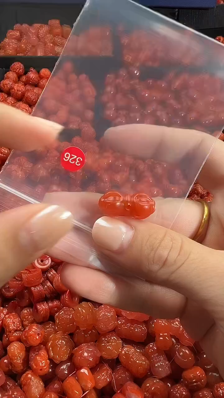 颈饰未镶嵌南红玛瑙1