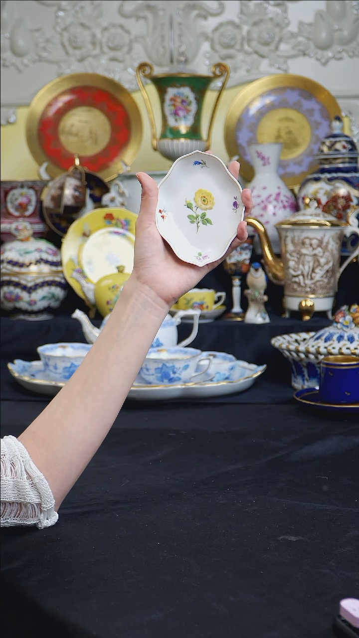 骨瓷婷婷中古器物如图所示23