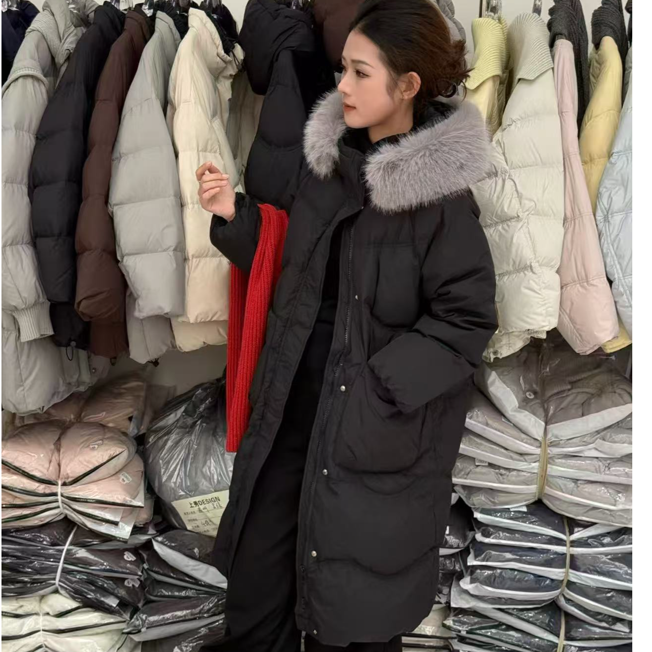 2025新款大毛领中长款羽绒服女黑色宽松百搭保暖外套潮