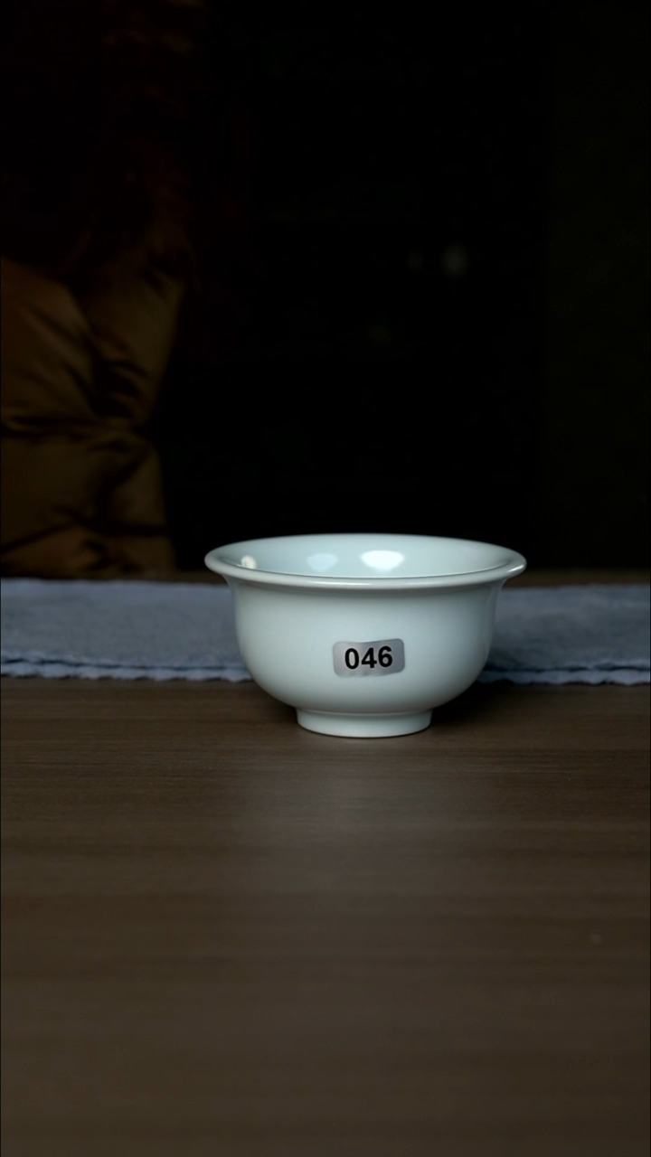 【闪购商品】杯046号月白压手杯微瑕不开片
