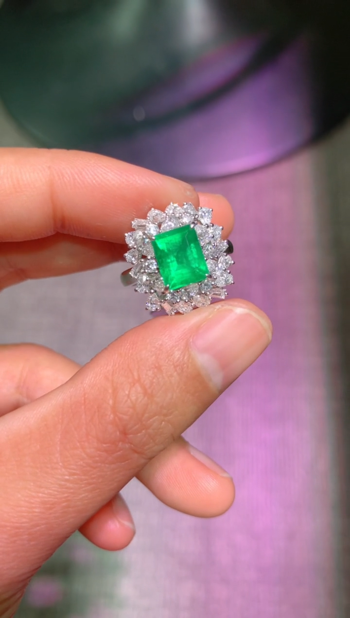 【闪购商品】祖母绿戒指18K金镶嵌1.59CT  哥伦比亚   极微油